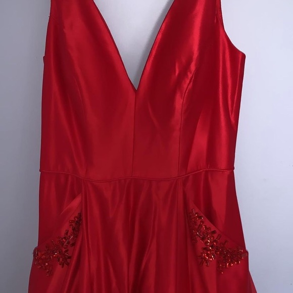 RED PROM DRESS - Picture 3 of 3